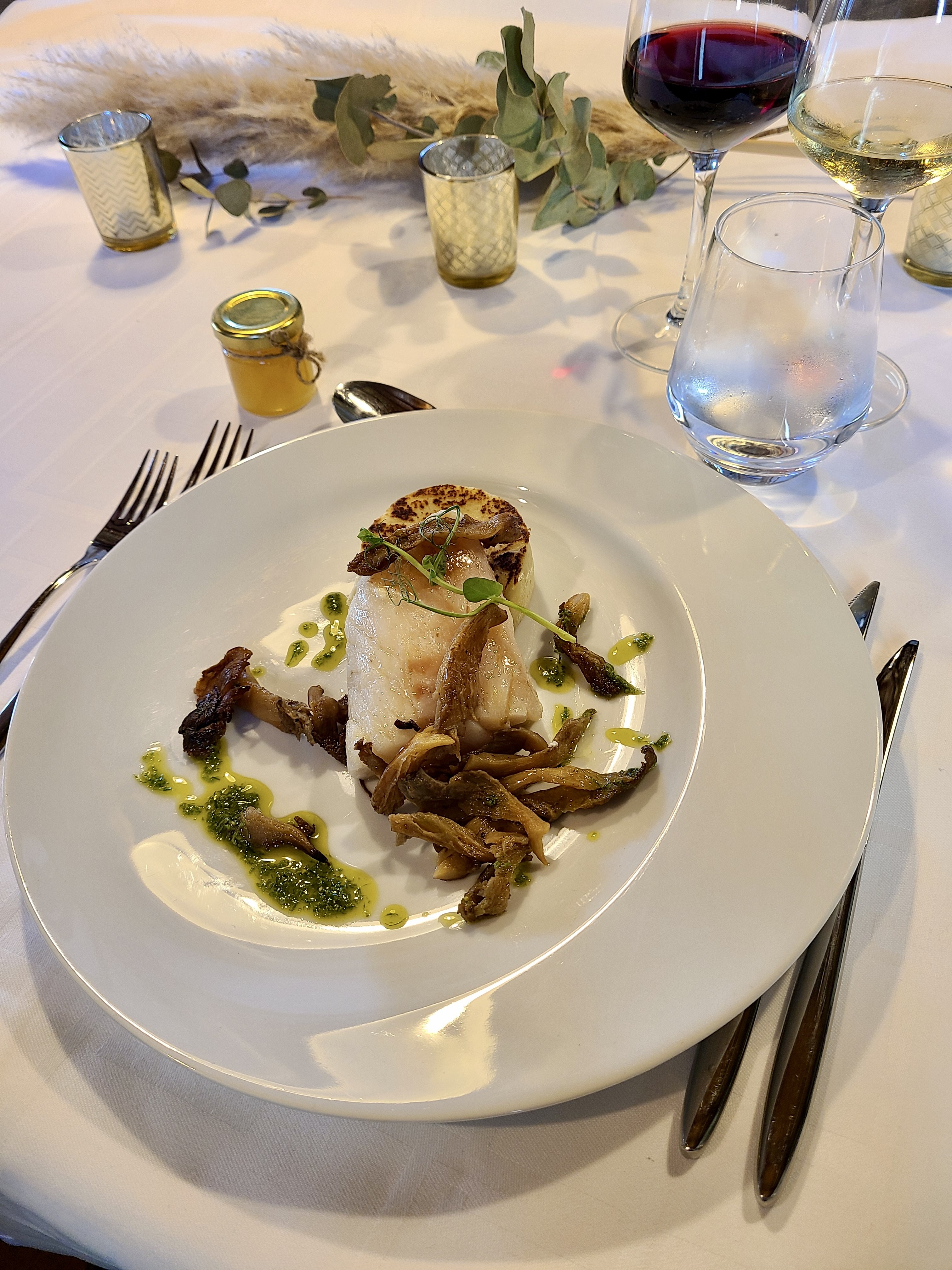 Cabillaud et son pesto de ciboulette, palet de gnocchi & pleurotes