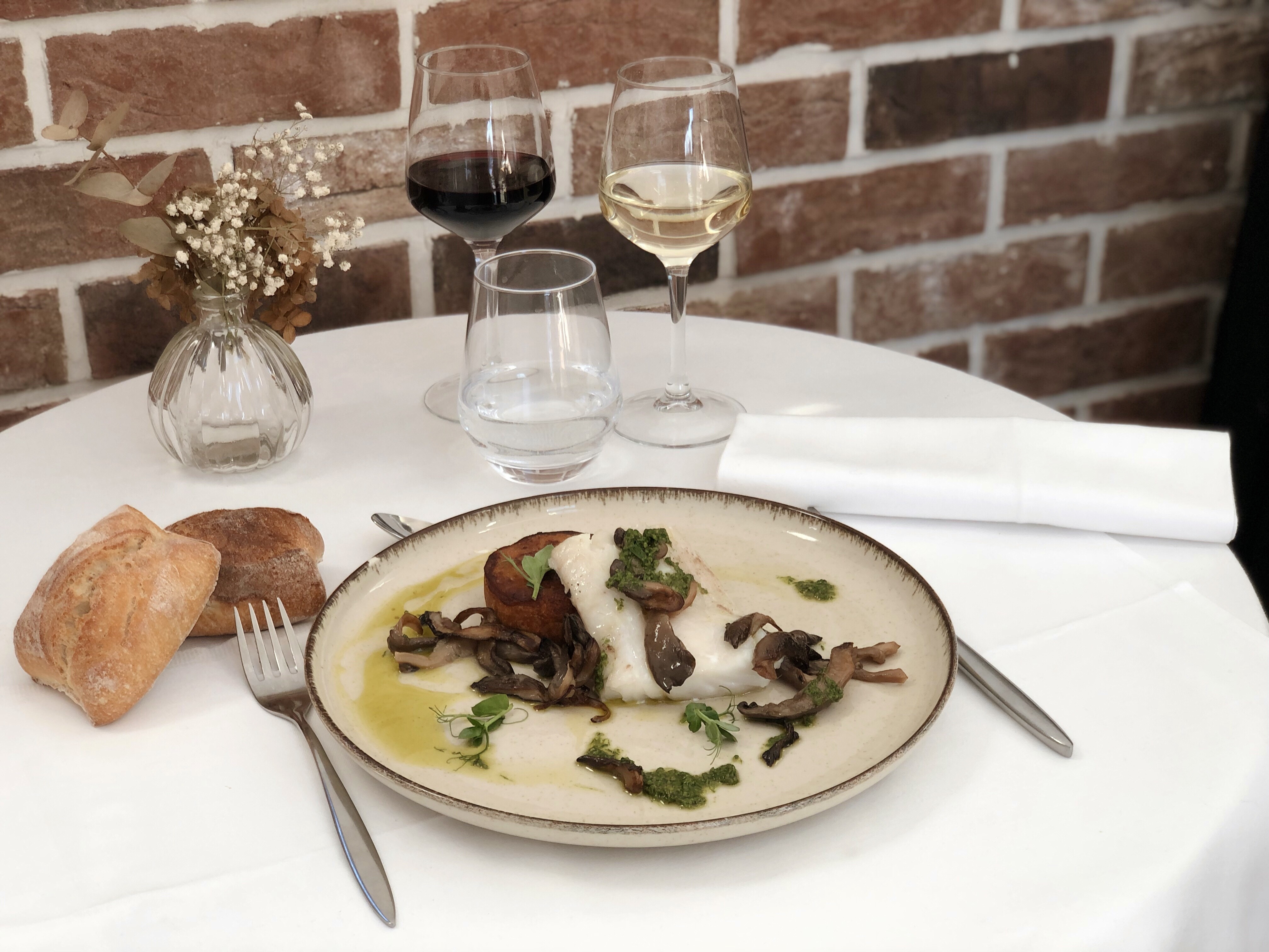 Cabillaud et son pesto de ciboulette, palet de gnocchi & pleurotes