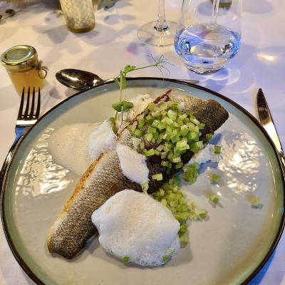 Filet de bar, risotto, brunoise de cèleri branches et écume de bergamote et yuzu