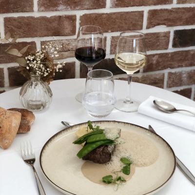 Filet de boeuf, purée au beurre de Montreuil, pois gourmands, écume de cèpes