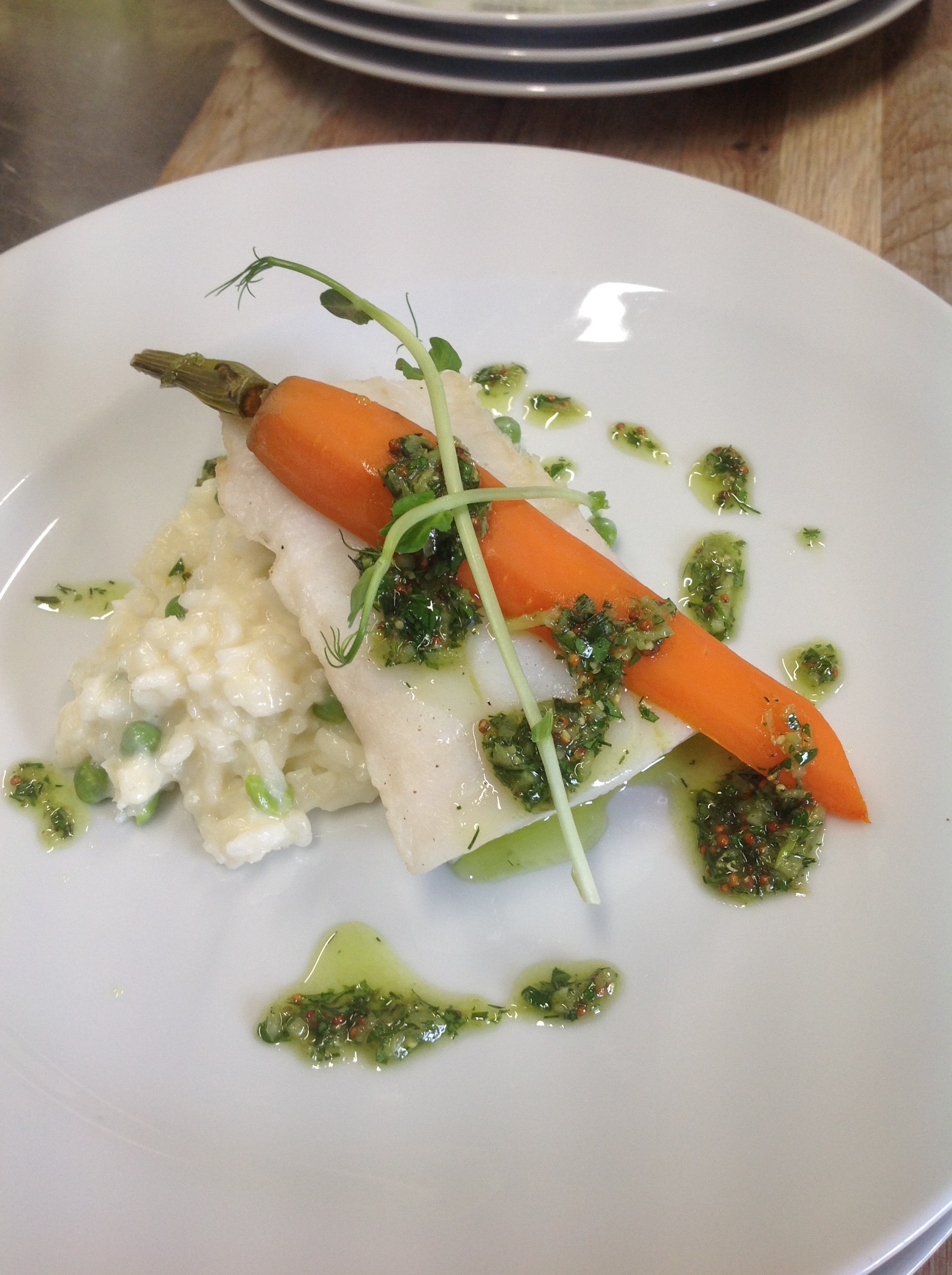 Dos de cabillaud, risotto aux petits pois et ravigote d'herbes 