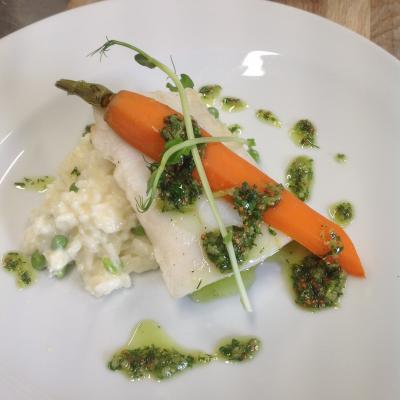 Dos de cabillaud, risotto aux petits pois et ravigote d'herbes 