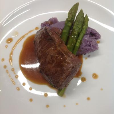 Contre filet, écrasé de bleu d'Artois et asperges vertes