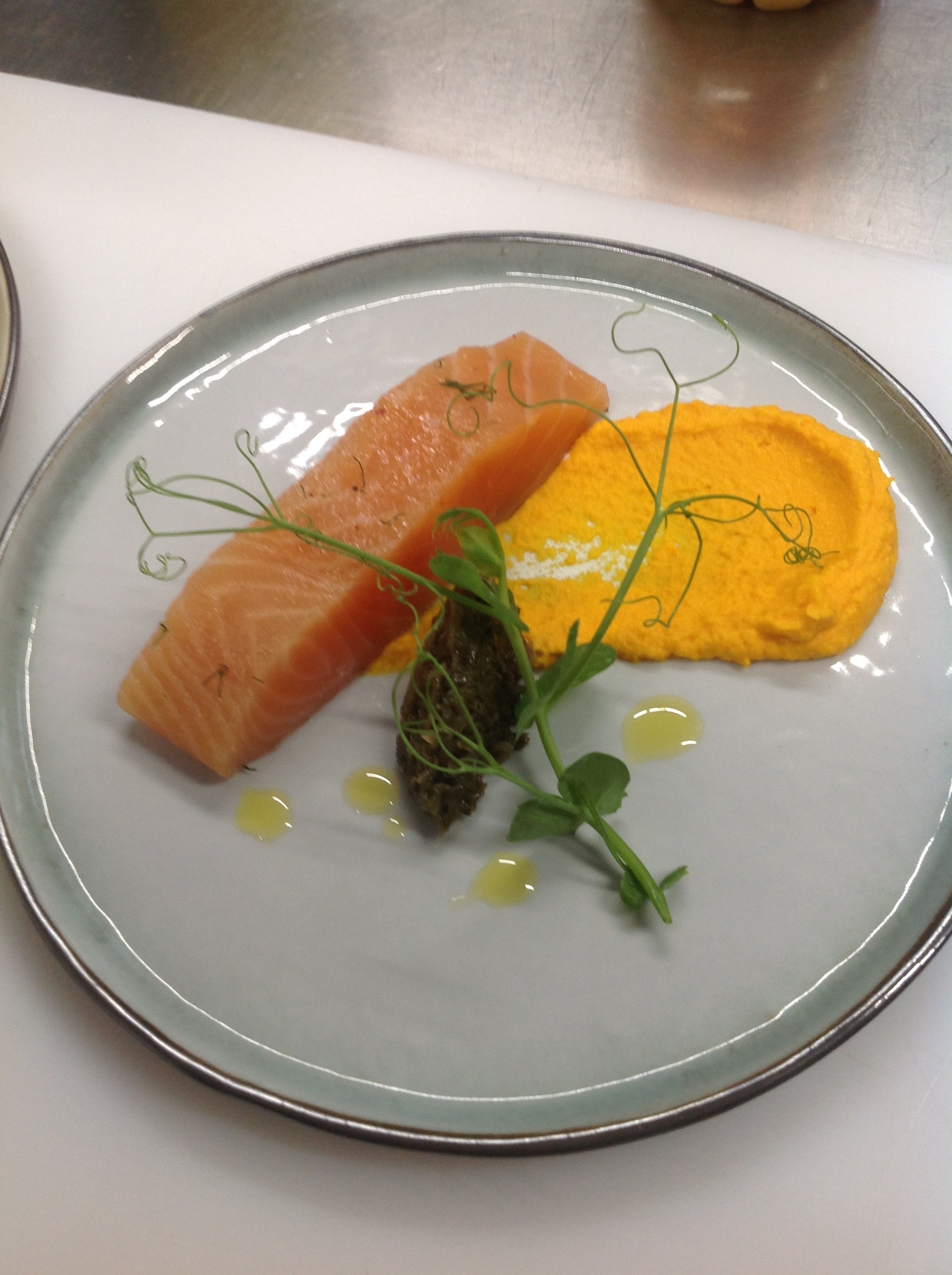 Saumon gravlax, condiment carottes gingembre