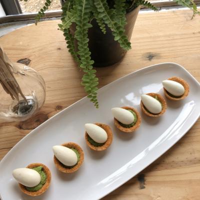 Tartelette petits pois et panacotta de chèvre à la truffe