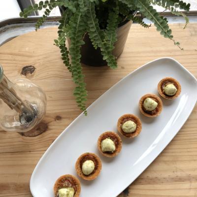 Tartelette confit de tomates et mini mozzarella au pistou